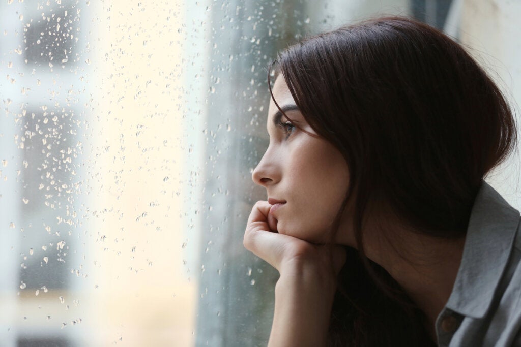 Distimi Nedenleriyle Üzgün ​​Kadın (Kalıcı Depresyon)