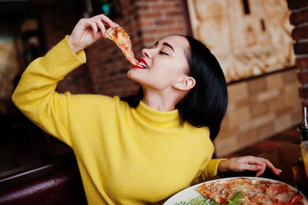 Pizza yiyen kadın acıktığımızda neden moralimiz bozuk?