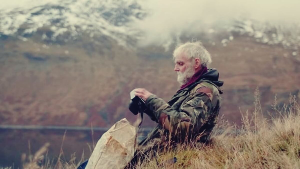  Ken Smith en su cabaña, el hombre que lleva 40 años viviendo solo en el bosque