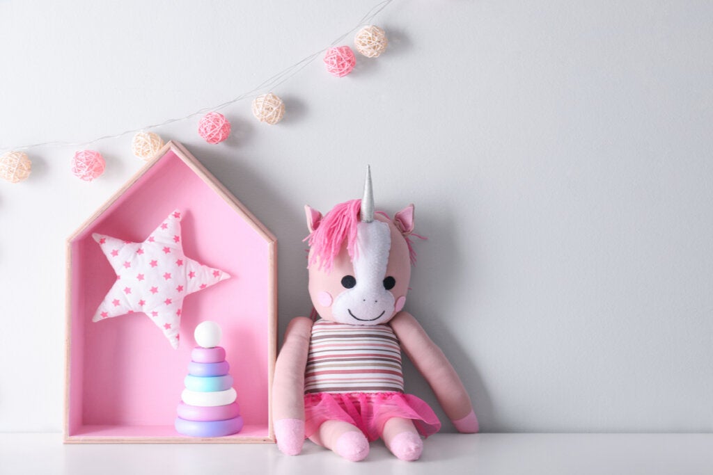 Pembe bebek oyuncakları