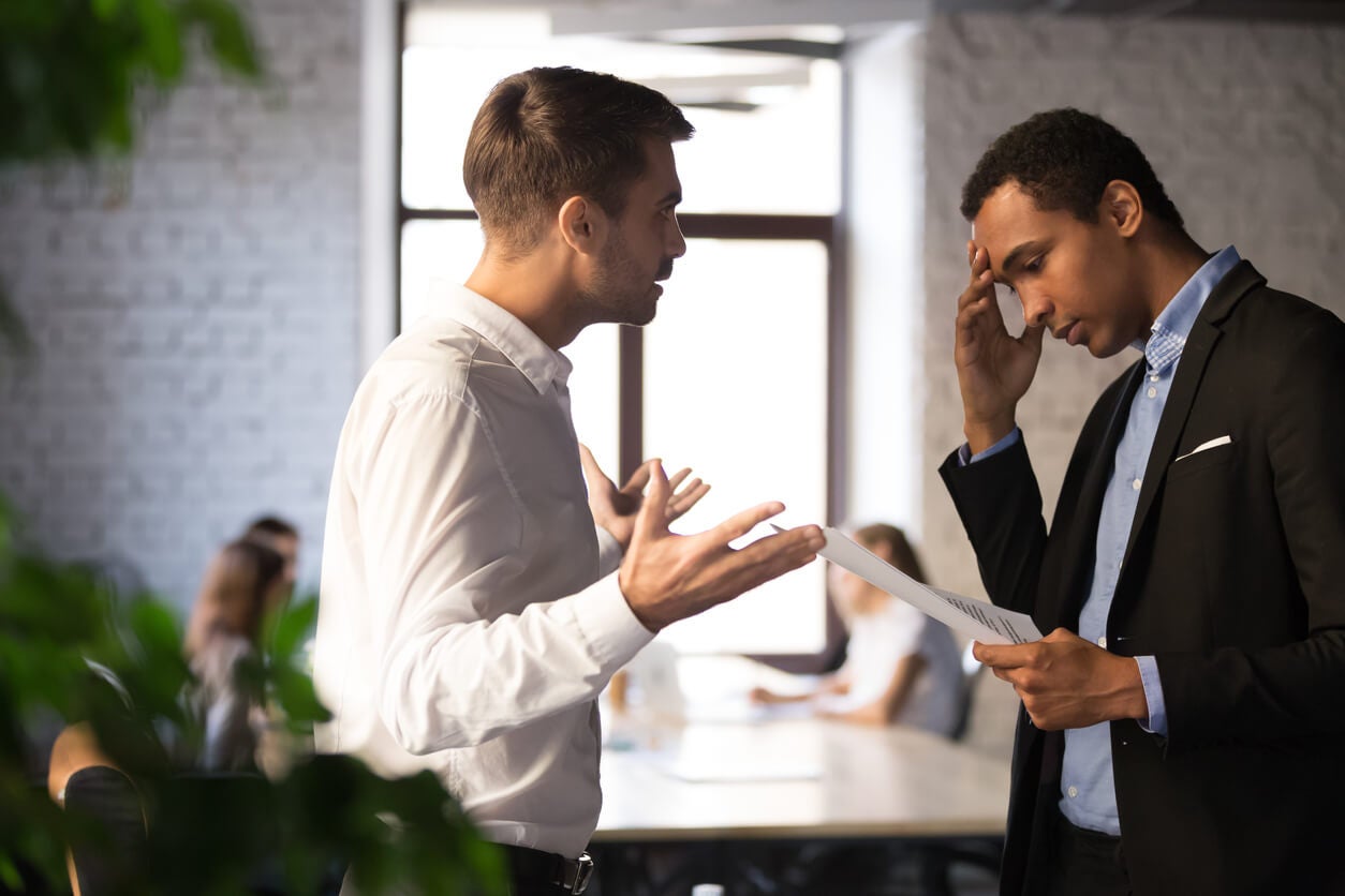 Companeros hablando sobre la autorrevelación