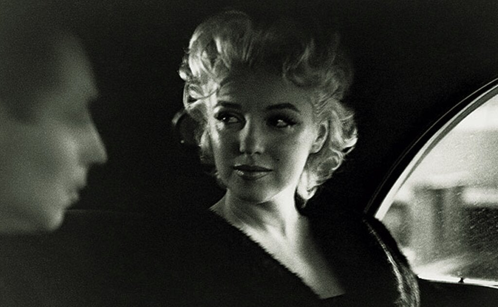 Marilyn bir arabada