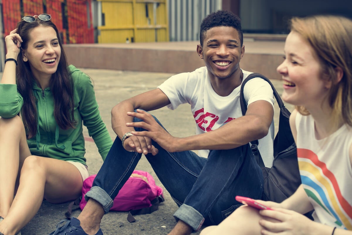 Cómo trabajar las habilidades sociales en adolescentes