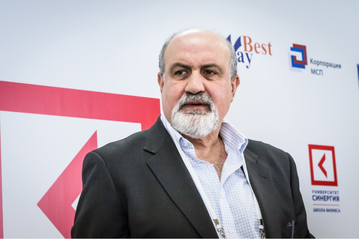 Mente con interrogación por las técnicas de reestructuración cognitiva