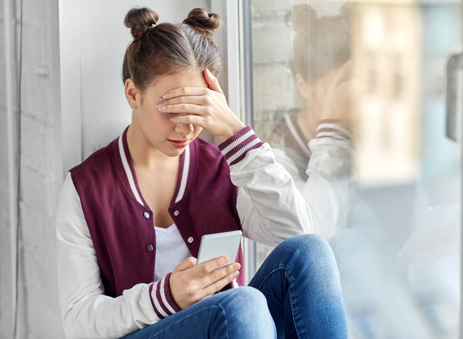 Madre e hija afrontan los problemas de la Generación Z