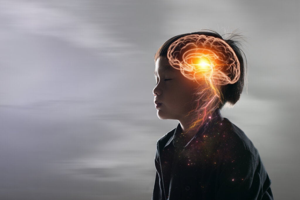 Yaşlanan beyinleri canlandıran molekülü simgeleyen aydınlatılmış çocuk beyni