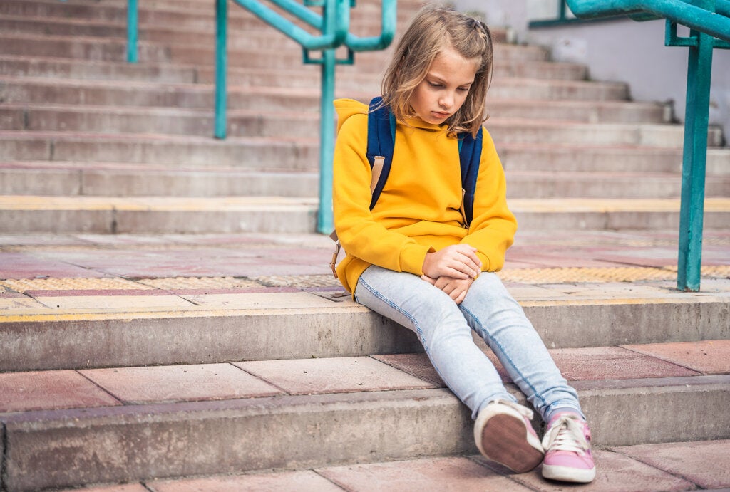 Kız Okulda Merdivenlerde Yalnız