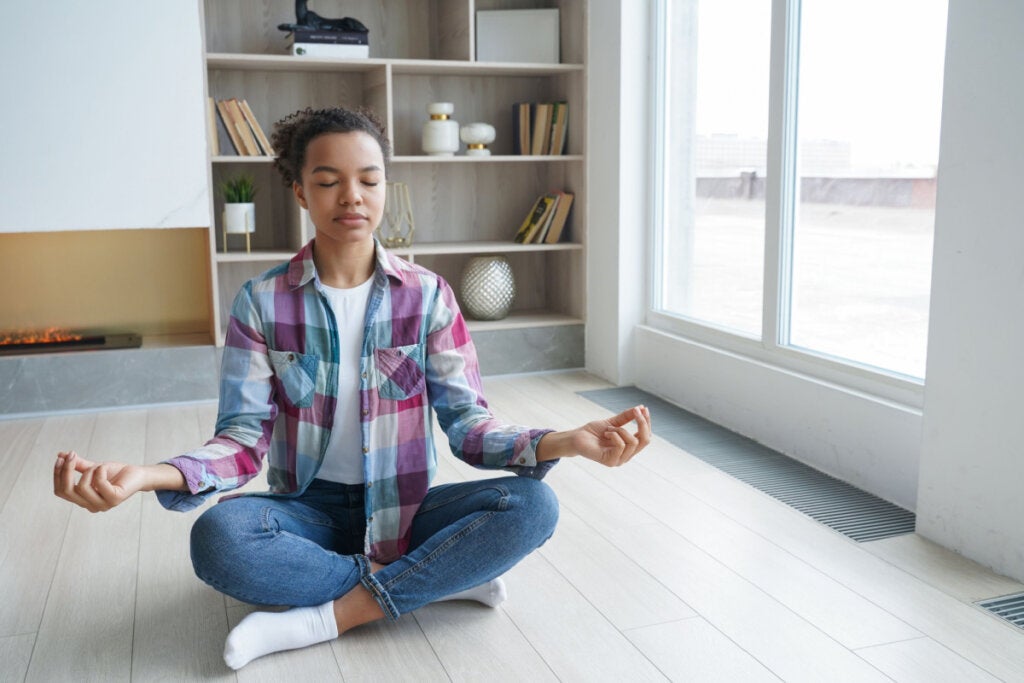 allostatik yük ile başa çıkmak meditasyon kız