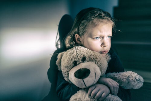 Terk edilmiş çocuk: reaktif düzensiz bağlanma