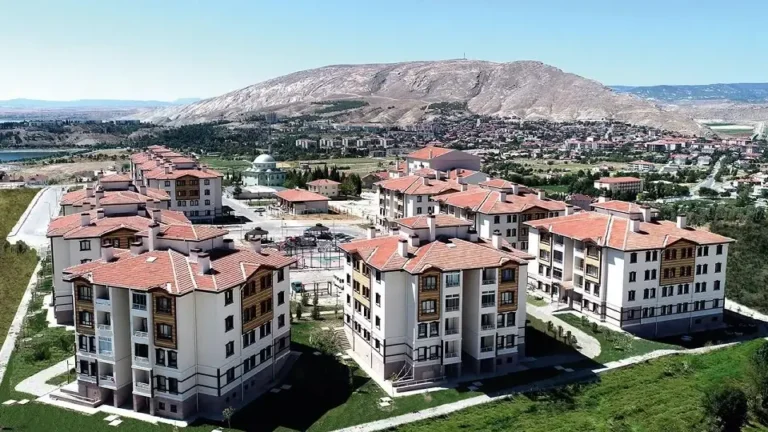 İlk Evini Alacaklara Düşük Faizli Konut Kredisi Müjdesi Gelecek mi? 1,20 Faiz Oranı, Başvuru Şartları ve Taksitler Merak Ediliyor!